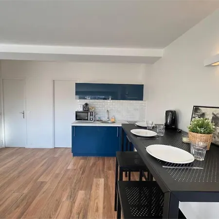 Beautiful 2 Bedroom In By Riviera Secrets Apartman