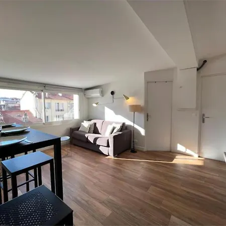 Beautiful 2 Bedroom In By Riviera Secrets Apartman