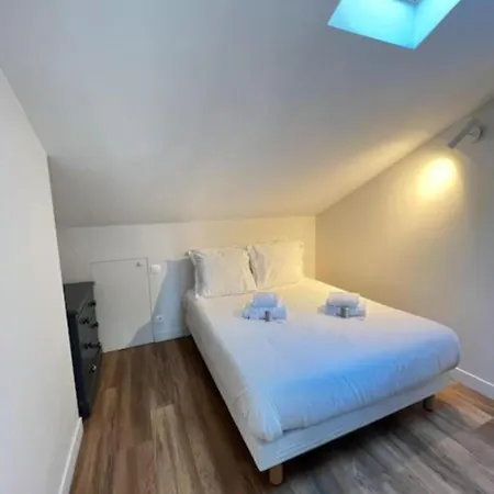 Beautiful 2 Bedroom In By Riviera Secrets Apartman