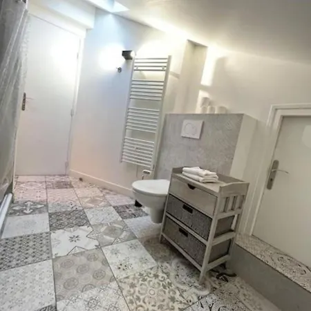 Apartman Beautiful 2 Bedroom In By Riviera Secrets *